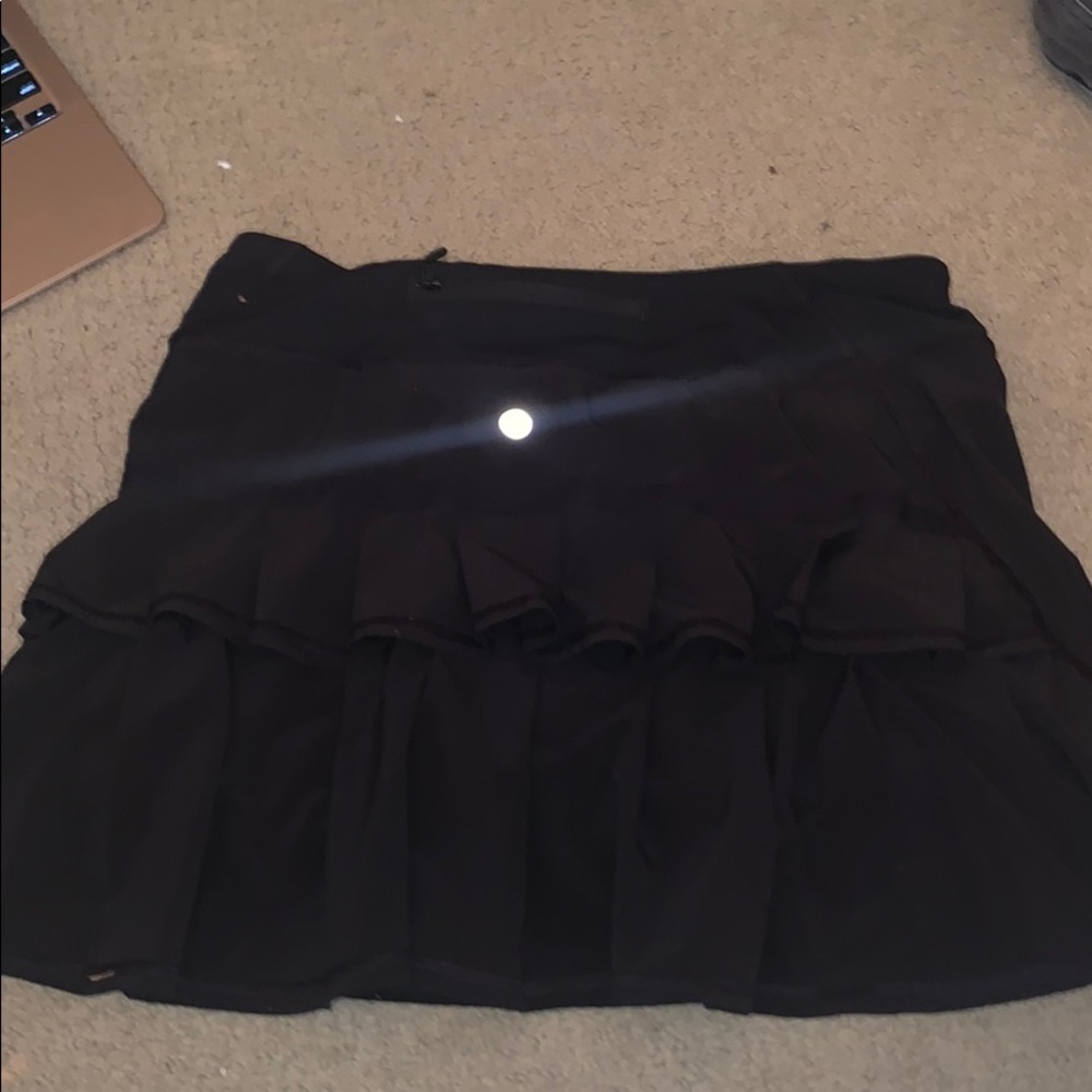 Lulu black skirt! Size 6 tall